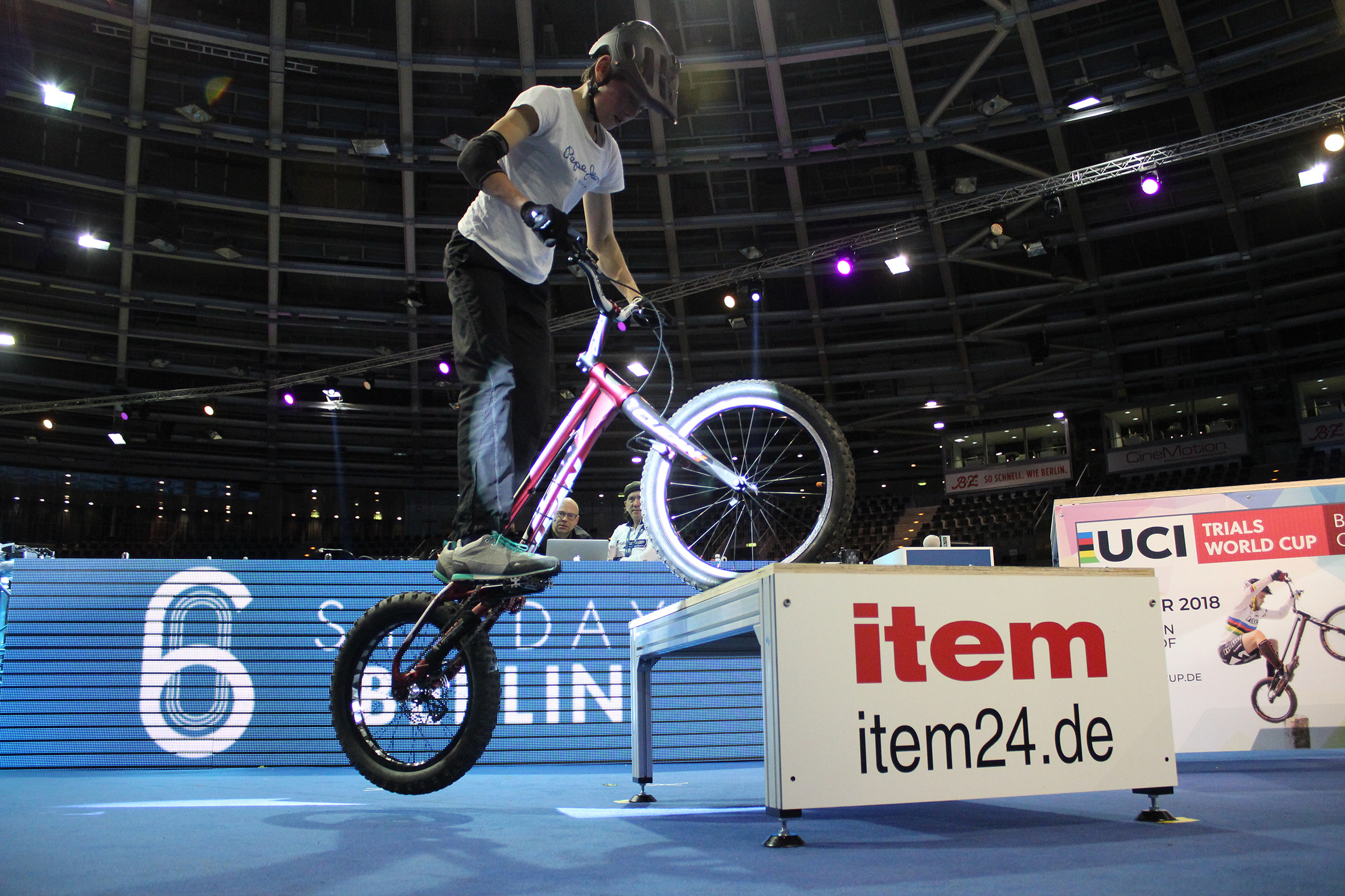 Trial Bike Show: rimanere in pista con item