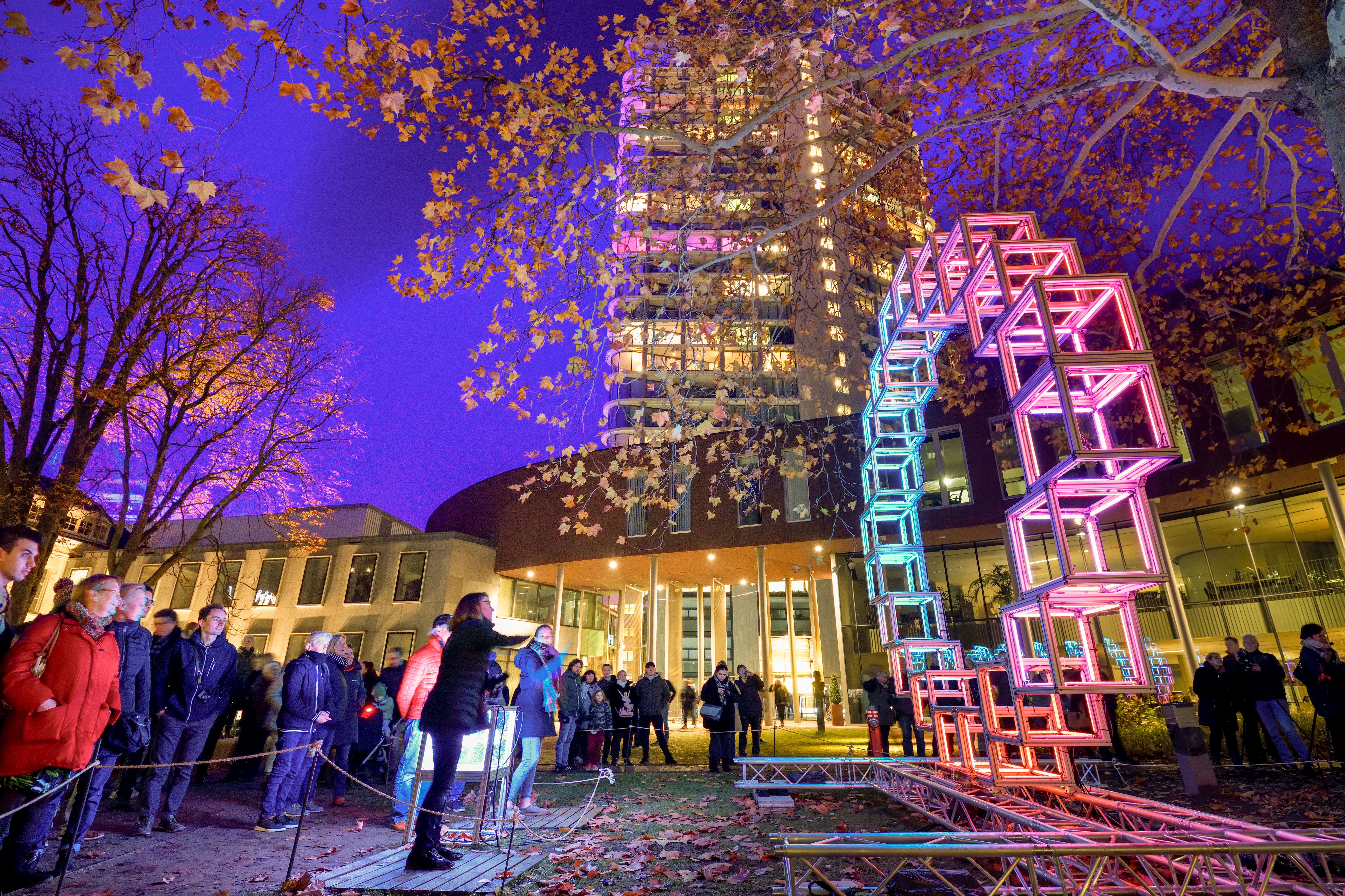 El festival GLOW: convirtiendo en luz el movimiento