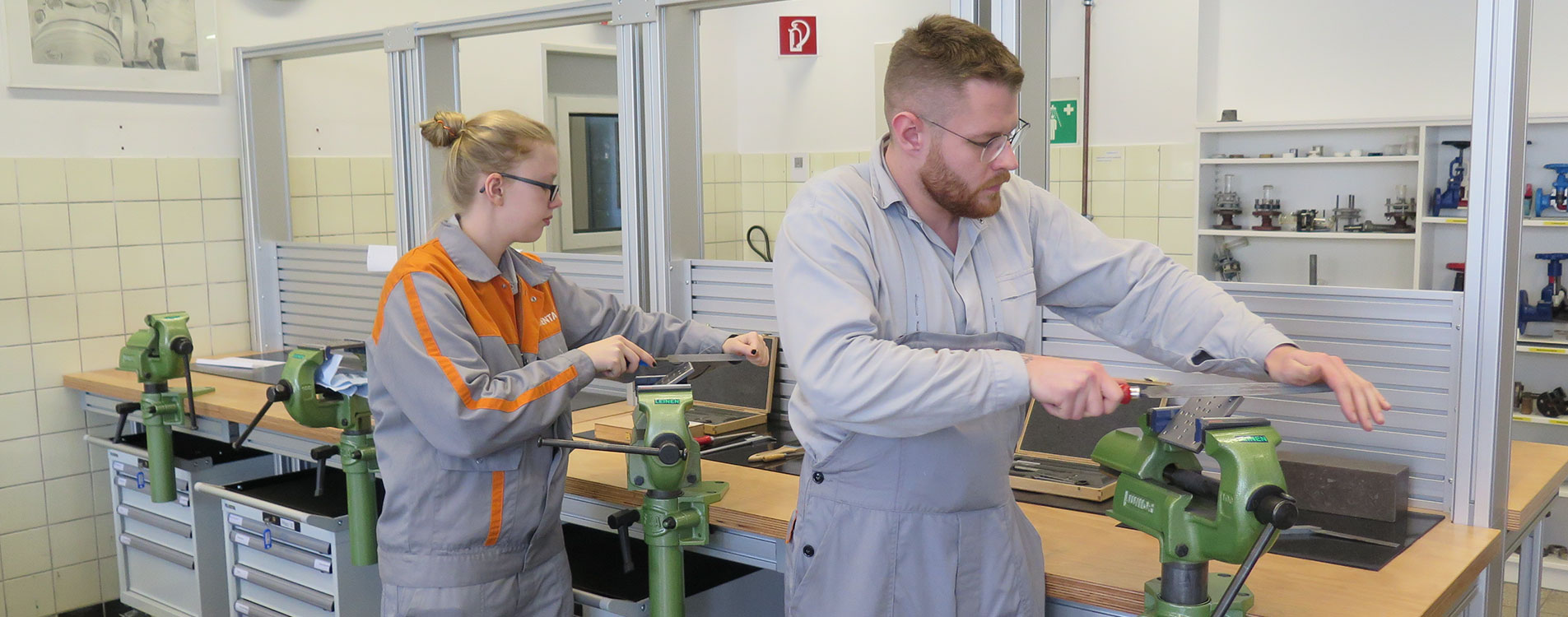 Bancos industriales de trabajo versátiles para el campus de formación de CURRENTA