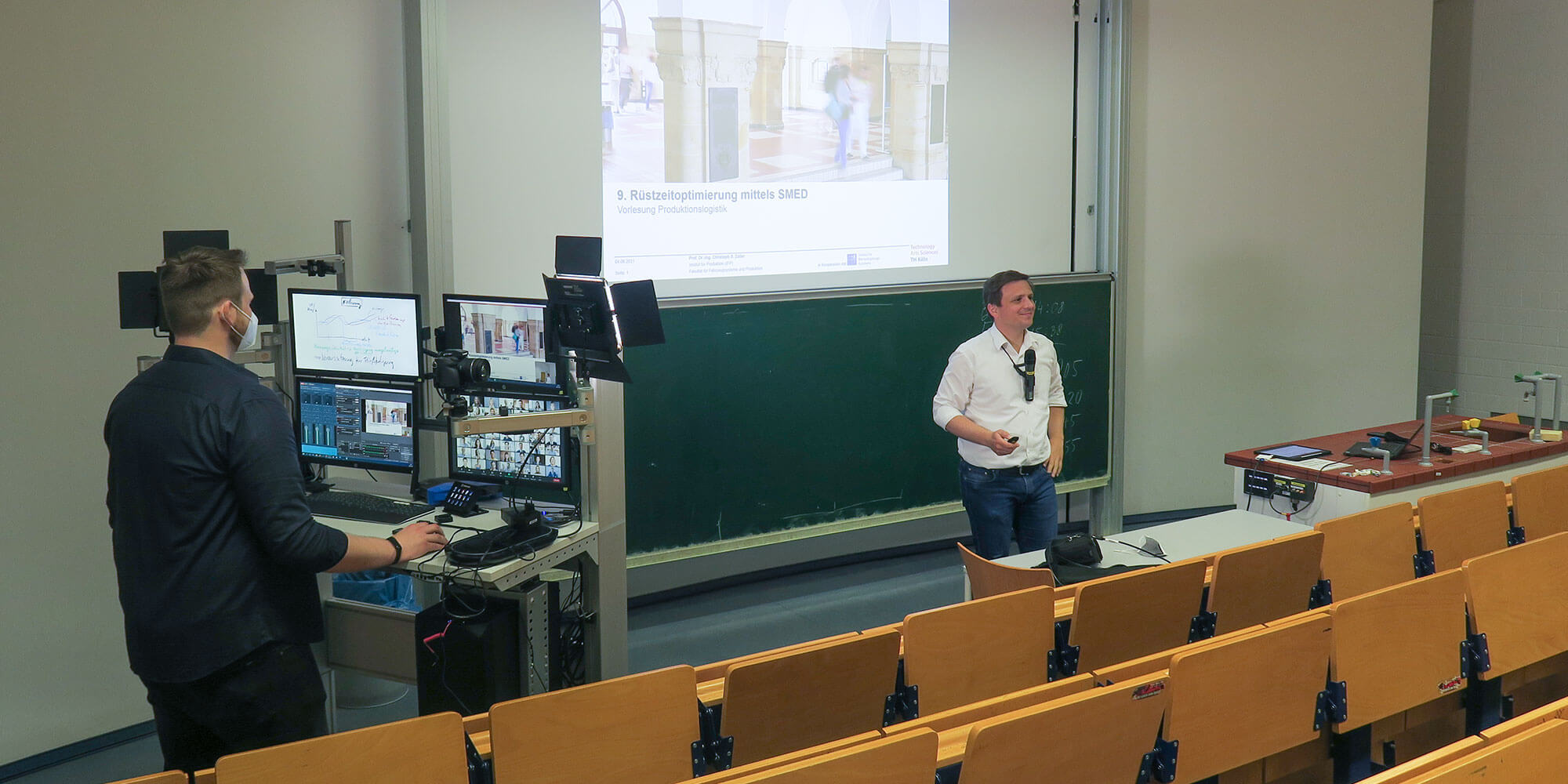 Vorlesung im Live-Stream – mit mobilem Spezialtisch