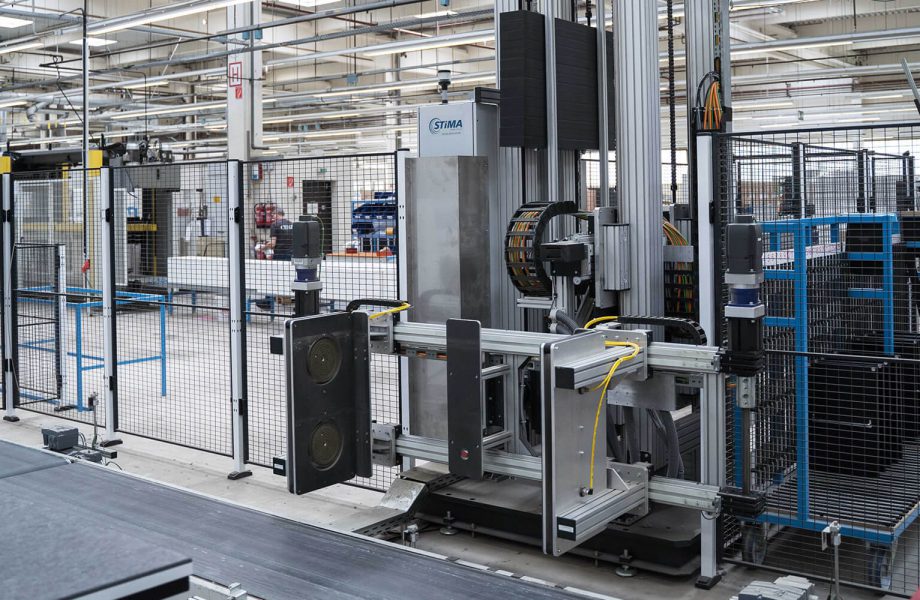 Sistemi di assemblaggio ibridi ideali per la produzione di mobili