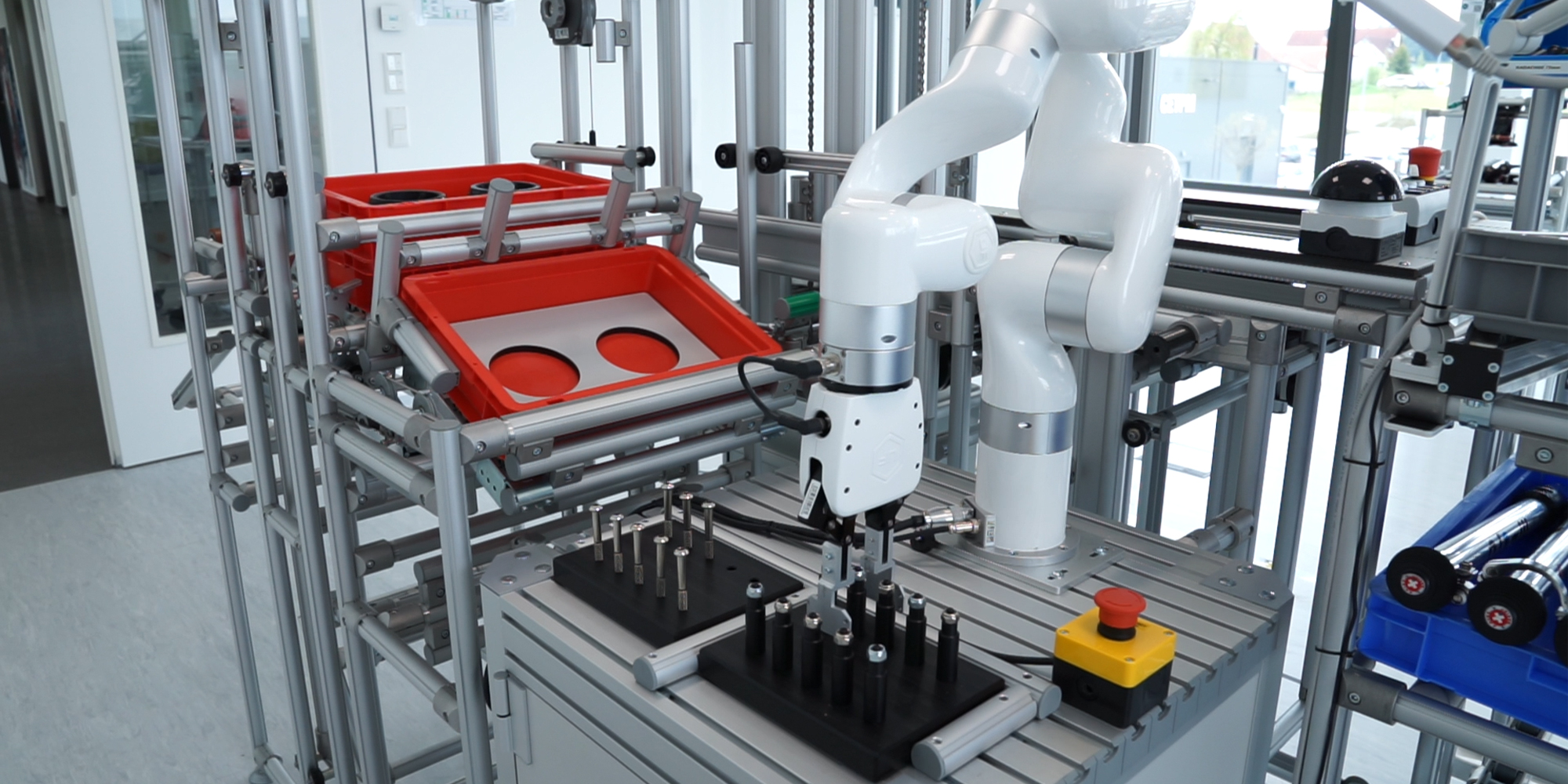 Combinazioni flessibili di Karakuri/LCA e robotica