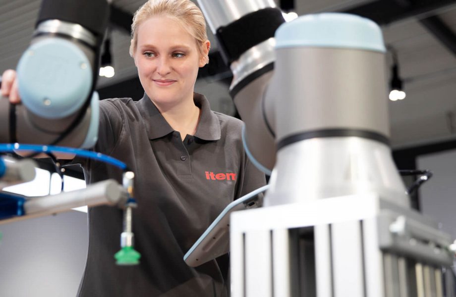 Areas of application for robots – palletising and machine loading