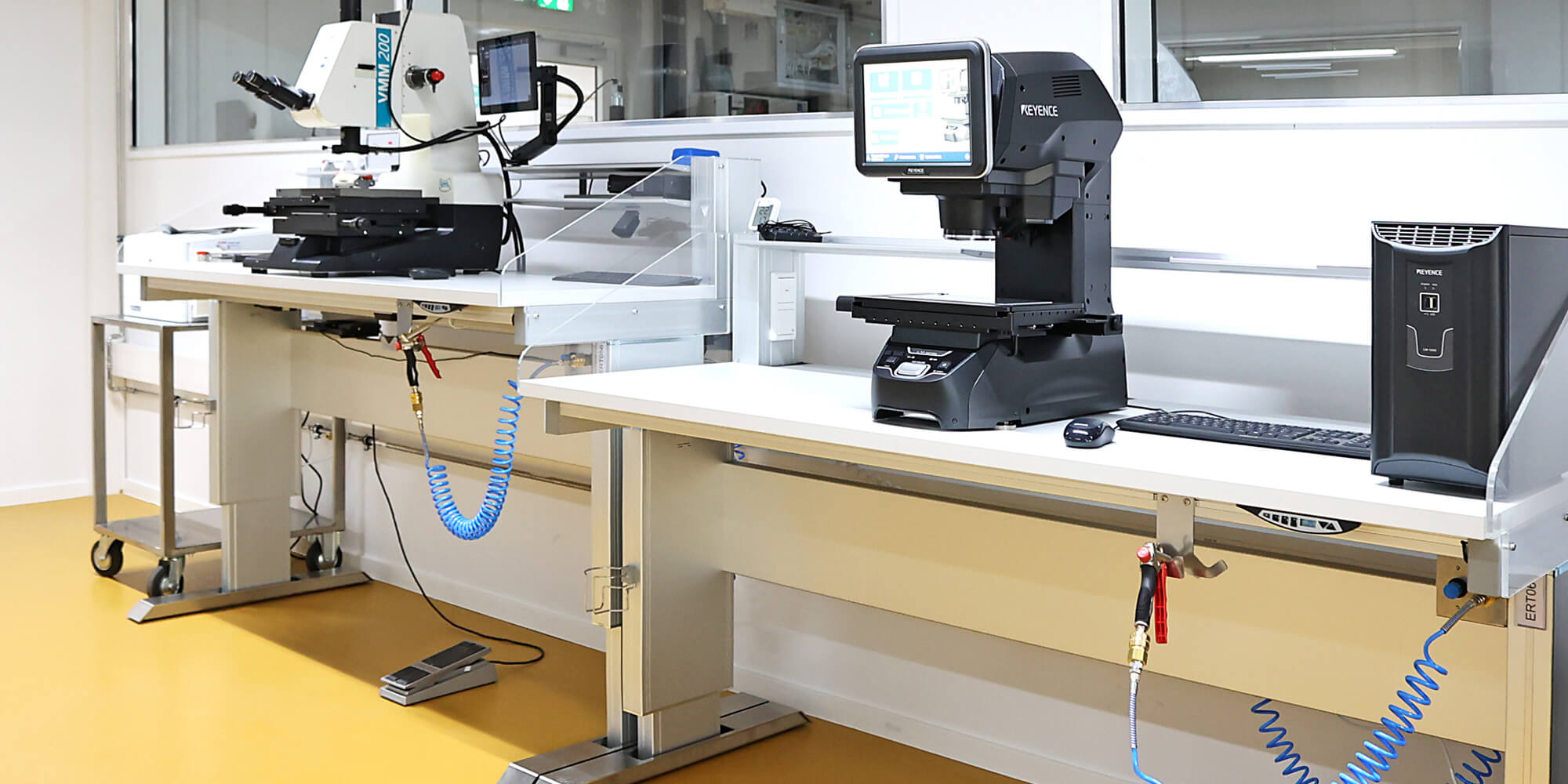 Ergonomische, höhenverstellbare und stabile Arbeitsplatzsysteme für empfindliche Messgeräte